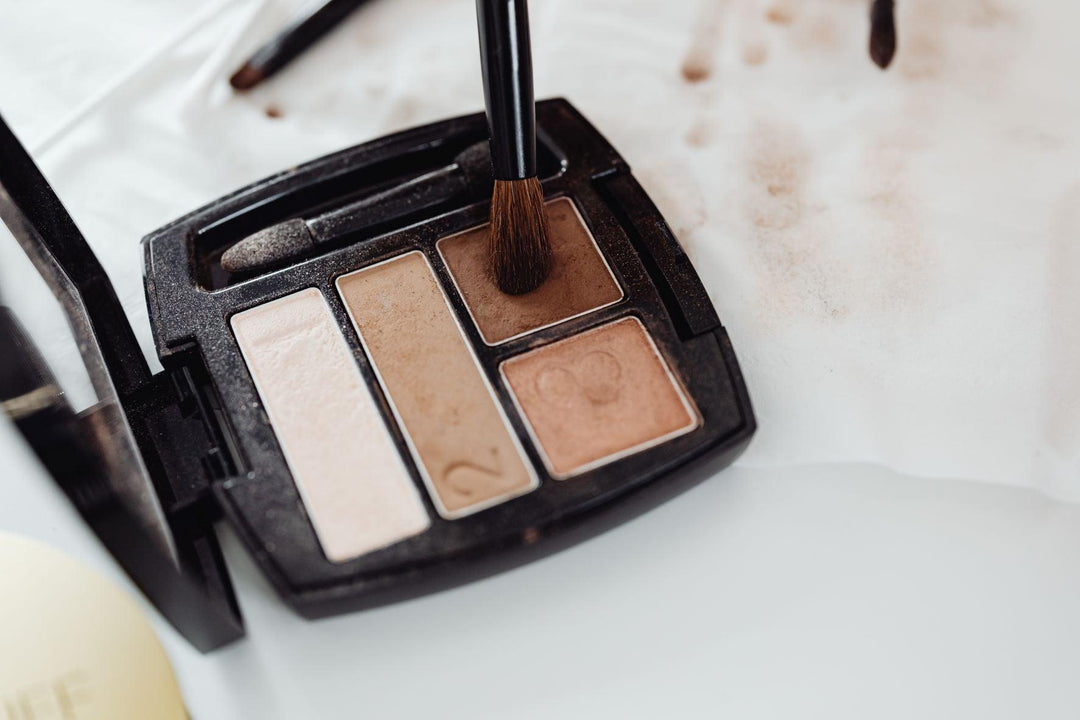 How to pick the right eye shadow for your skin tone ? - MRSLM