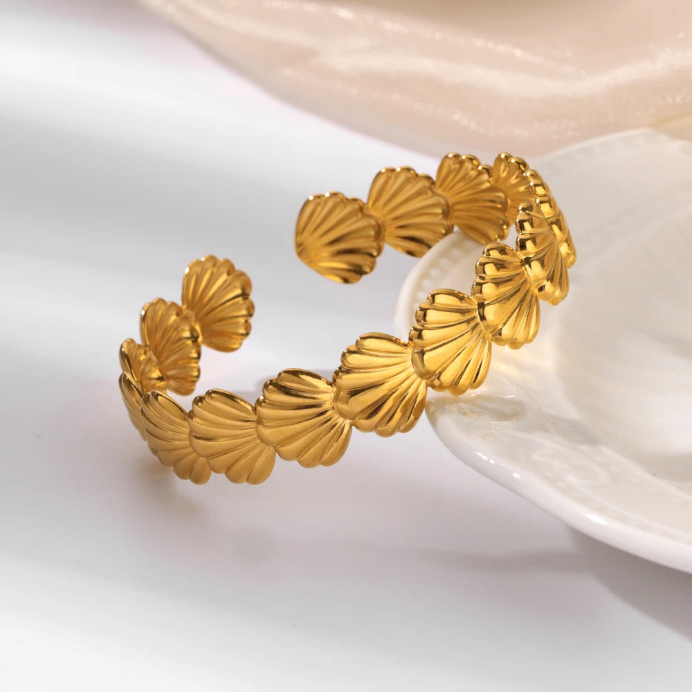 Luxury Shell Cuff Bracelet - Stainless Steel Gold-Plated Beach Bangle