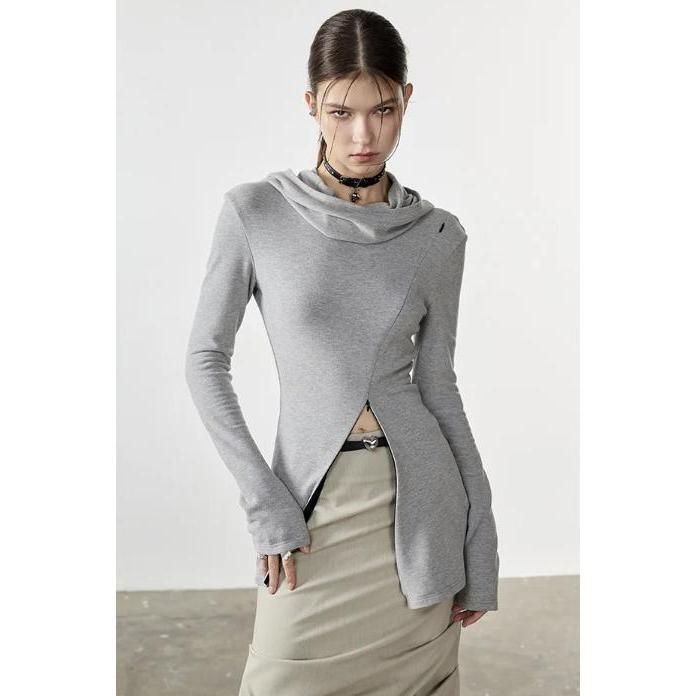 Elegant Pullover with Ruffled Collar