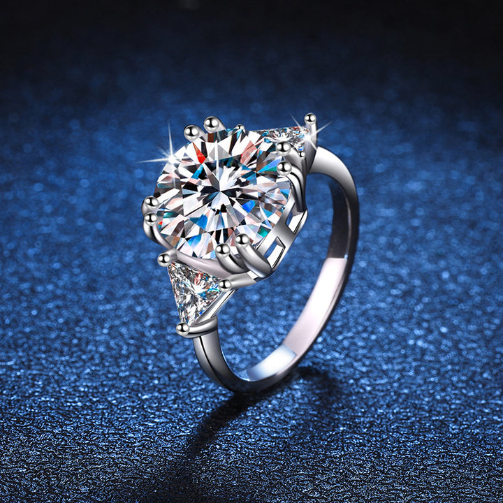 Fashion And Luxury Moissanite Ring