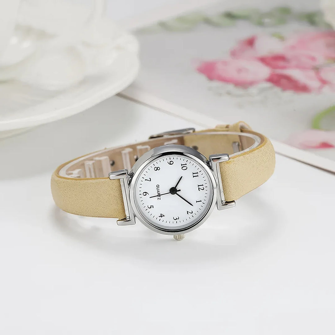 Chic Leather Strap Quartz Watch: Your Timeless Fashion Accessory