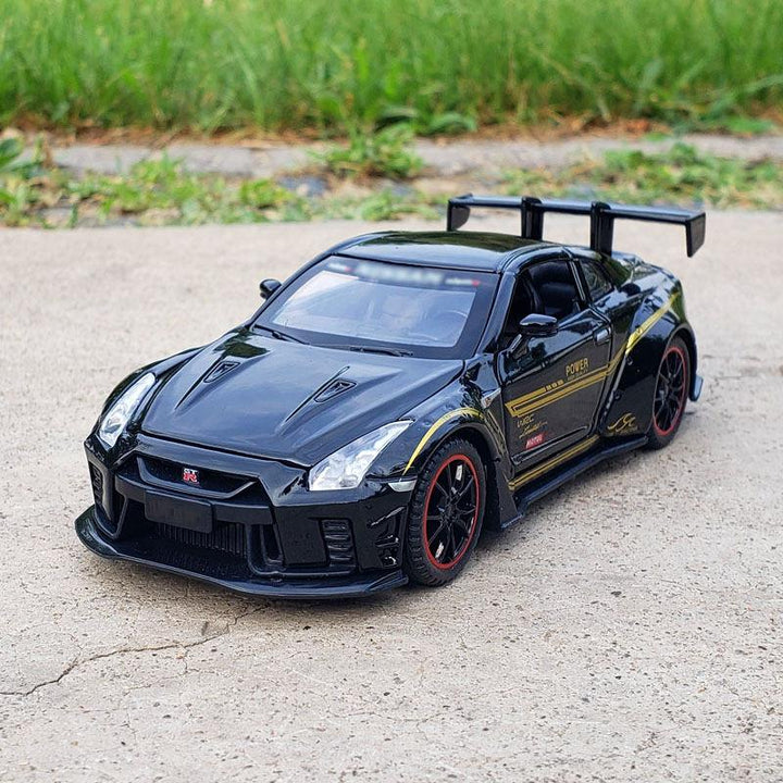 1:32 Scale Diecast Sports Car Model - Skyline R34 R35