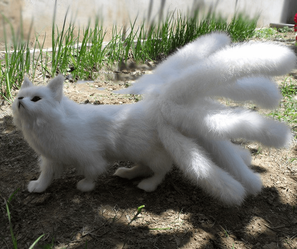 Simulation Nine-Tailed Medium Fox Standing White - MRSLM