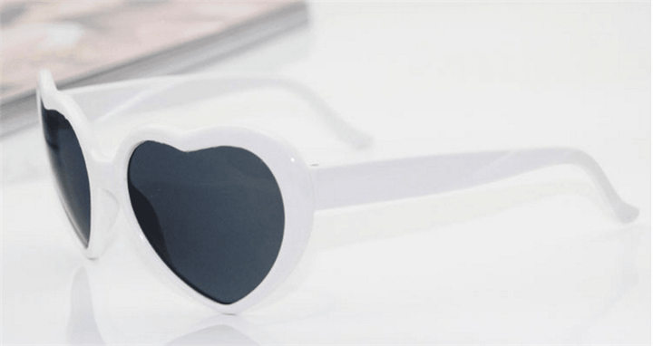 Love Heart Shaped Effects Glasses Watch the Lights Change to Heart Shape at Night Diffraction Glasses Women Fashion Sunglasses - MRSLM