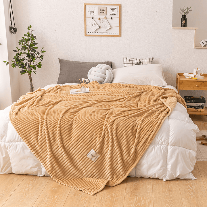 Cuddly Solid Soft Warm Flannel Throws Sofa Bed Blanket Flannel Rug - MRSLM