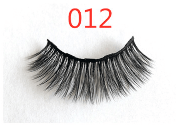 A Pair Of False Eyelashes With Magnets In Fashion - MRSLM