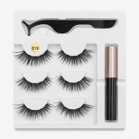 A Pair Of False Eyelashes With Magnets In Fashion - MRSLM